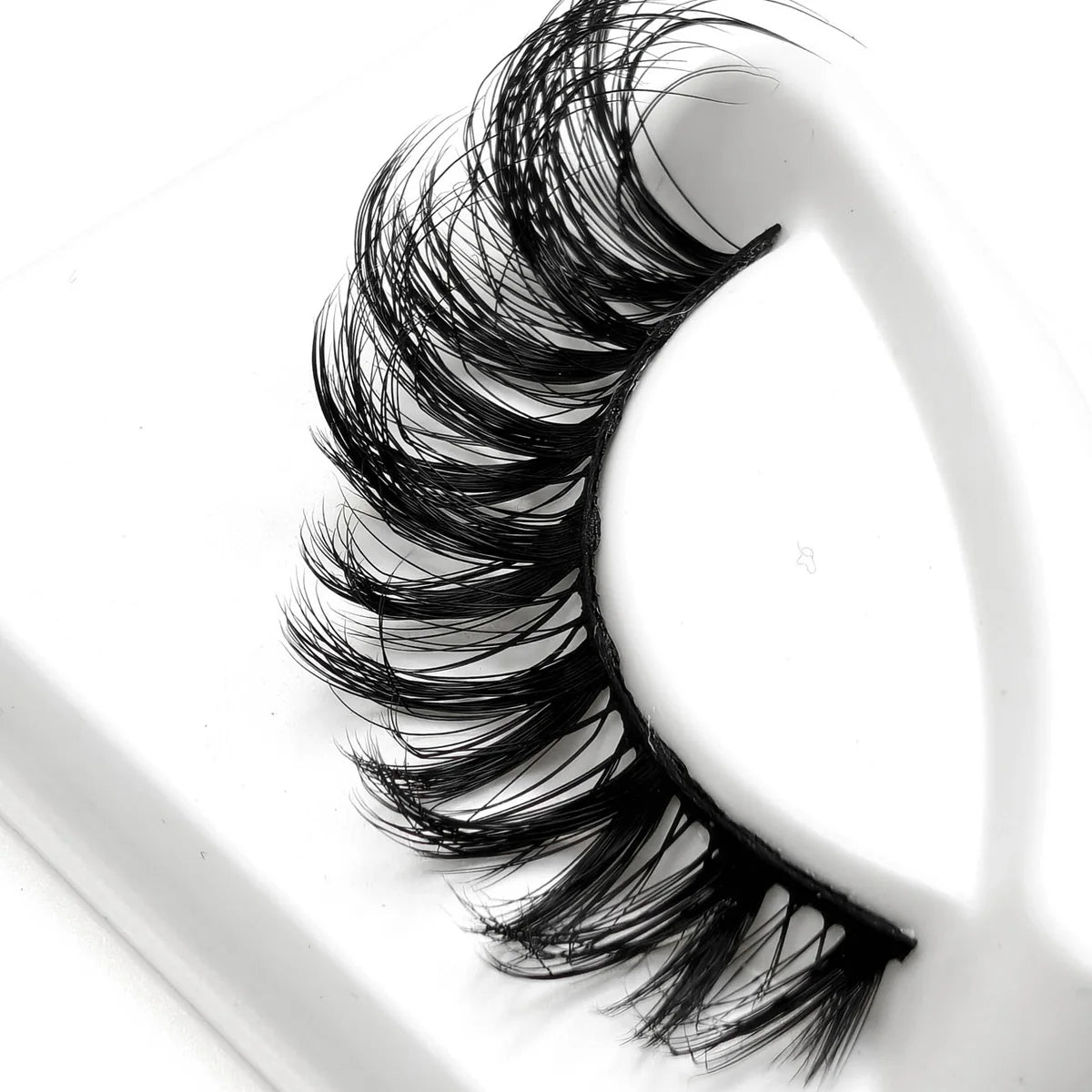 DD Crul Cat Eye Lashes Long Lashes Cat Eye Look Wispy Lashes Eye